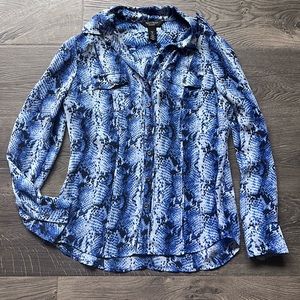 White House Black Market Silk Snake Print Top Blue 4P 4 Petite